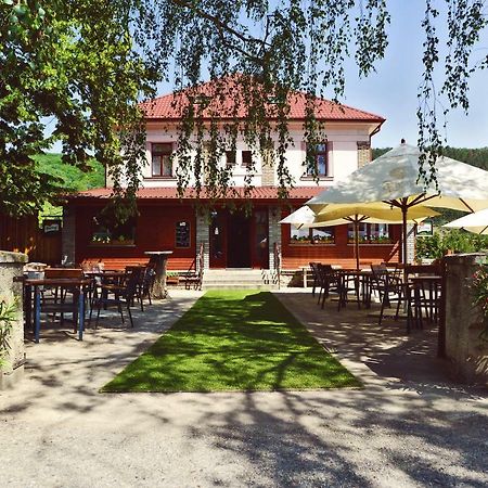 Penzion Карлштейн Экстерьер фото